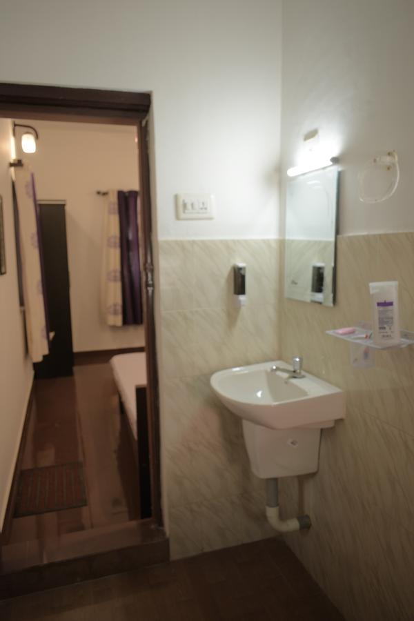 Vretreat Hotell Kokkānisseri Exteriör bild